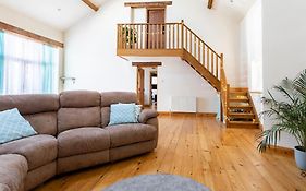 Large Converted Barn In Peaceful, Rural Location